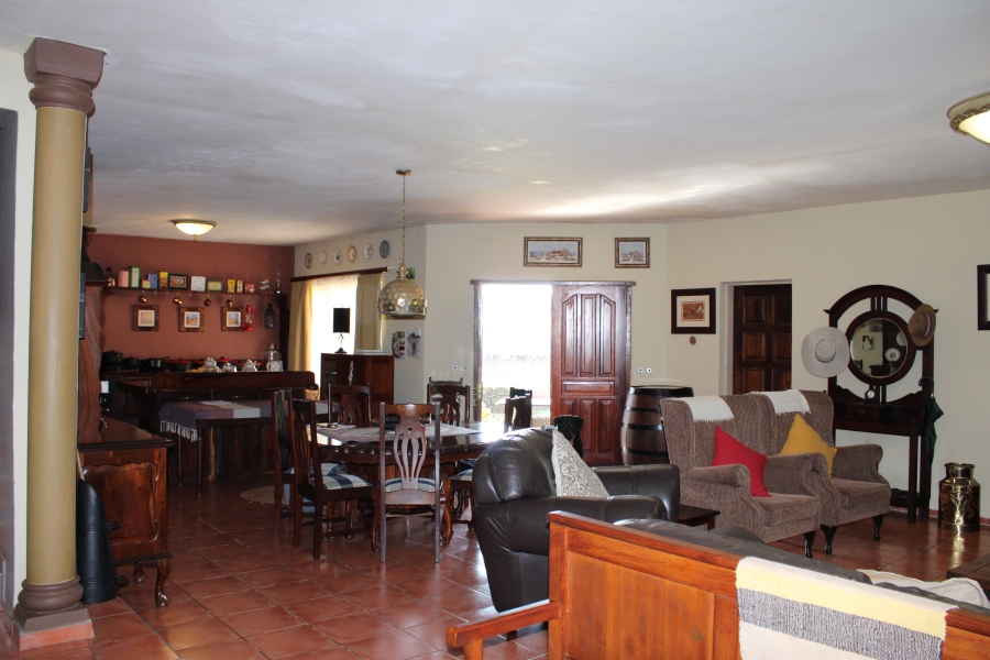 6 Bedroom Property for Sale in Olifantsnek North West